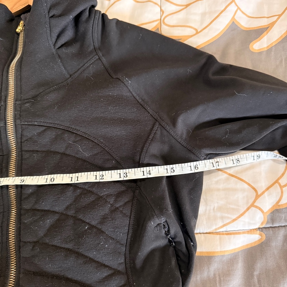 Lululemon Fleece Out Jacket Color - Picture 5 of 8
